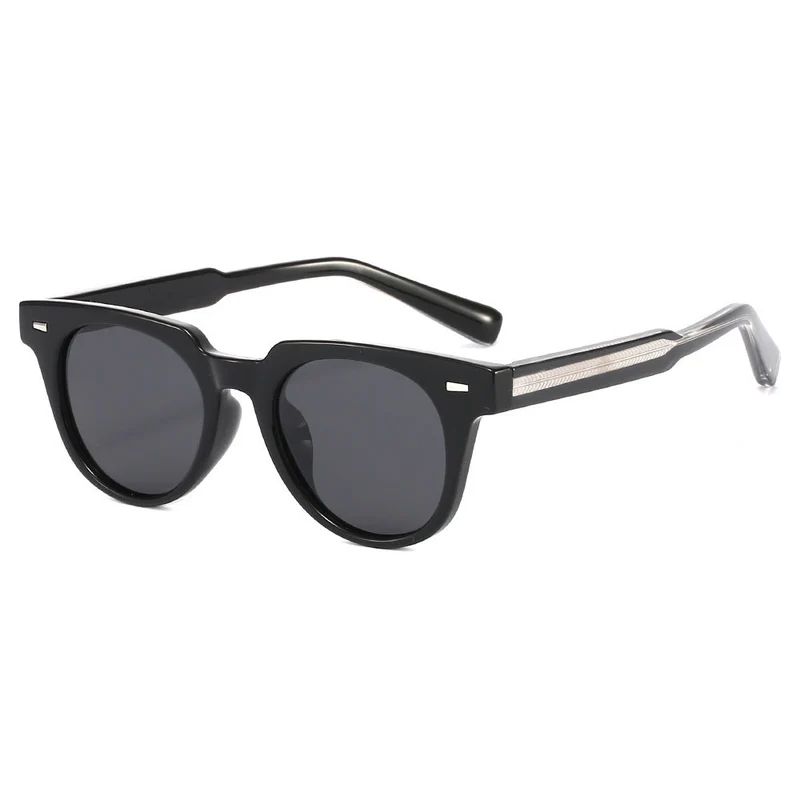 Dame moteriktig solbrille i elegant retro-design Luvikno