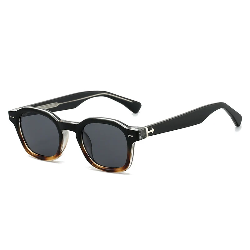 Dame moteriktig solbrille i unikt, kvadratisk design Luvikno