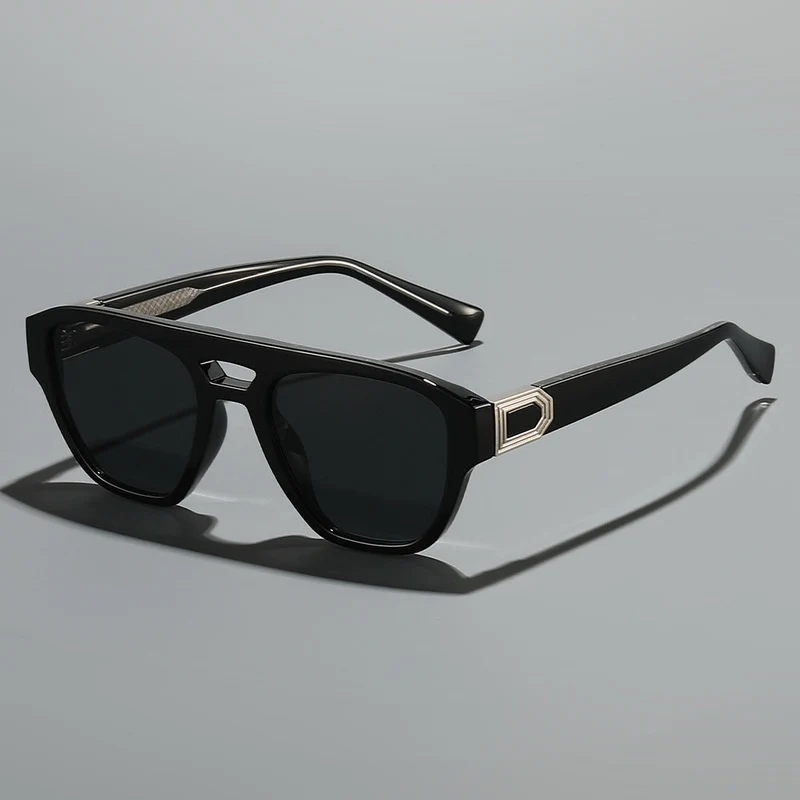 Dame Designer-solbrille med moderne, kantete ramme og gradient Luvikno