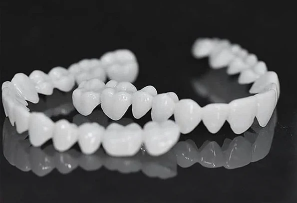 Smile Lens – Justerbar hvit tannprotese for umiddelbar smilkorreksjon | Luvikno