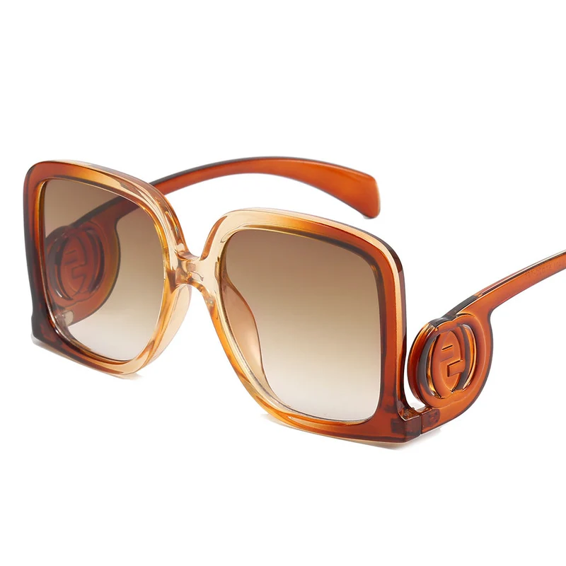 Dame solbrille i elegant kvadrat-design Luvikno