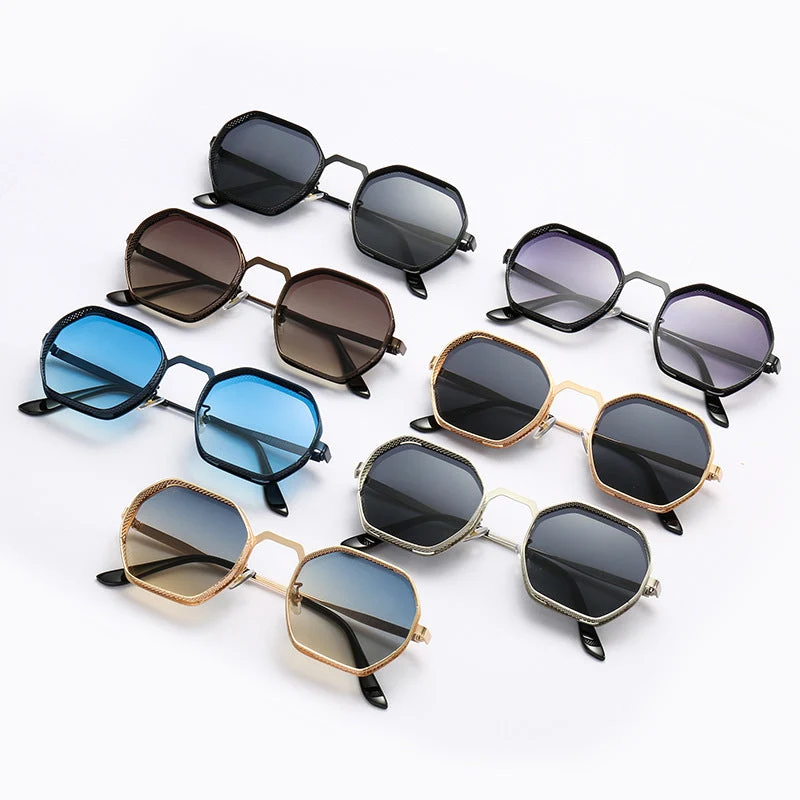 Dame solbrille med unik oktagonal metallramme Luvikno