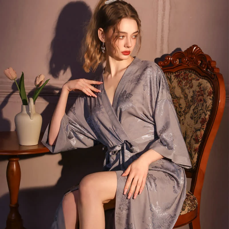 Luxuriöser Kimono-Bademantel mit Blumenmuster und 3/4-Ärmeln