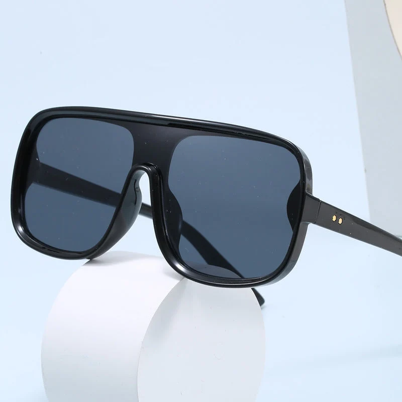 Dame fashionable oversized solbriller i futuristisk design Luvikno