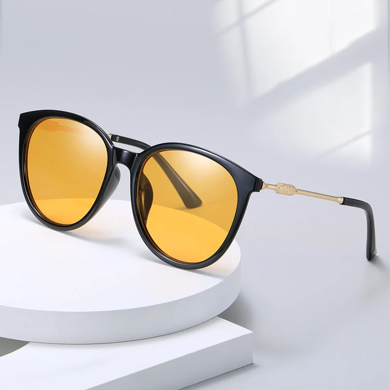 Dame Moderne Cat-Eye Solbriller med speilende glass Luvikno