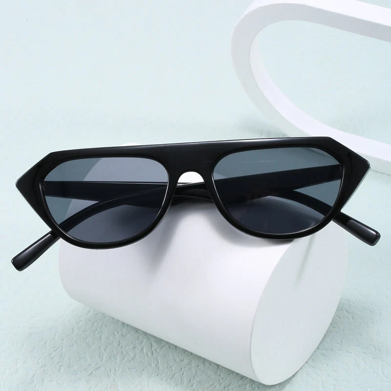 Dame moteriktig asymmetrisk solbrille Luvikno