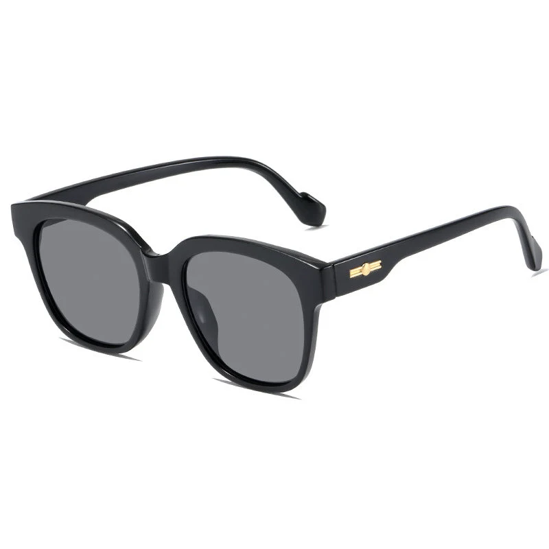 Damer klassisk solbrille med moderne oversized ramme Luvikno