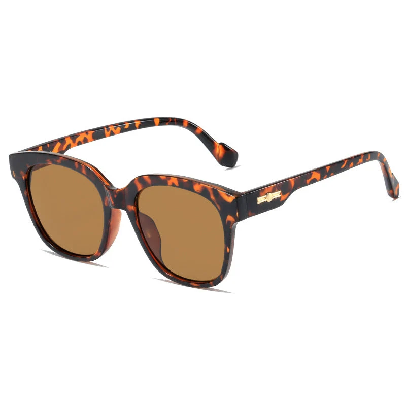 Damer klassisk solbrille med moderne oversized ramme Luvikno