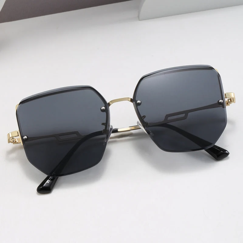 Dame geometrisk designer-solbrille med speilende linser Luvikno