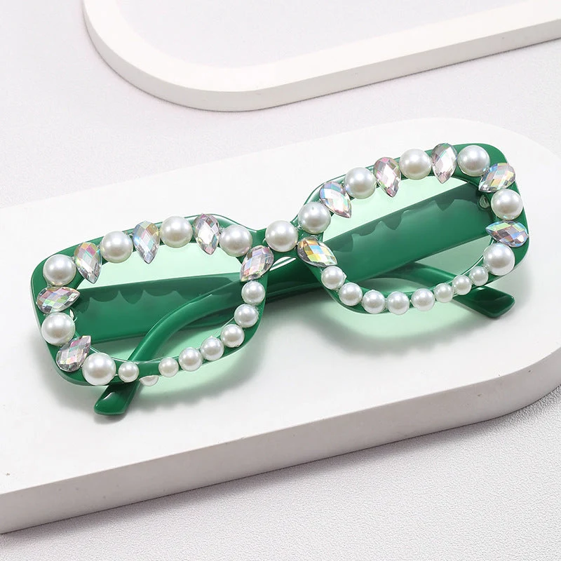 Damer elegant solbrille med perlepynt Luvikno