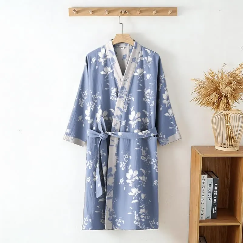 Eleganter Kimono-Bademantel aus doppellagigem Baumwollgewebe mit Blumenmuster