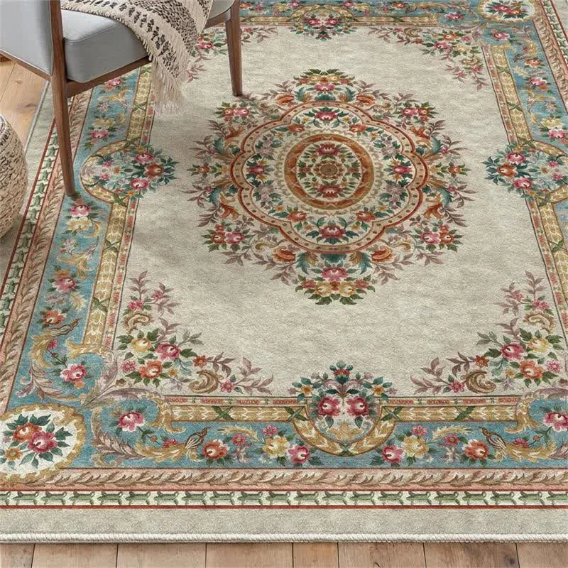 Eleganter Teppich im französischen Schlossstil mit Blumenmuster