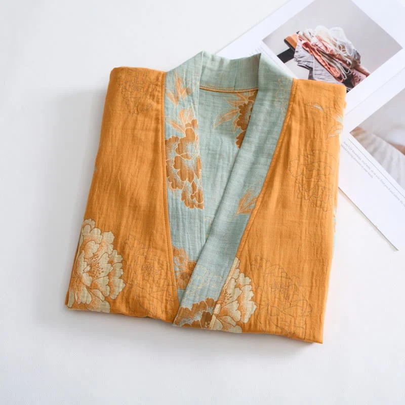 Kimono-Bademantel aus Baumwollgaze mit gelber Pfingstrose