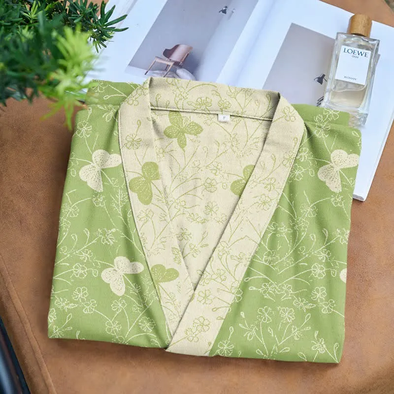Kimono-Bademantel aus doppellagigem Baumwollgewebe mit grünem Schmetterlingsmuster