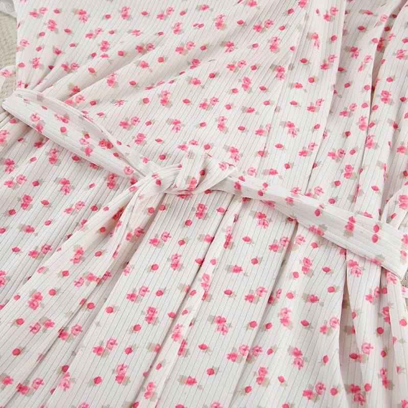 Pyjama-Bademantel aus Strick mit Blumenmuster und Rüschen