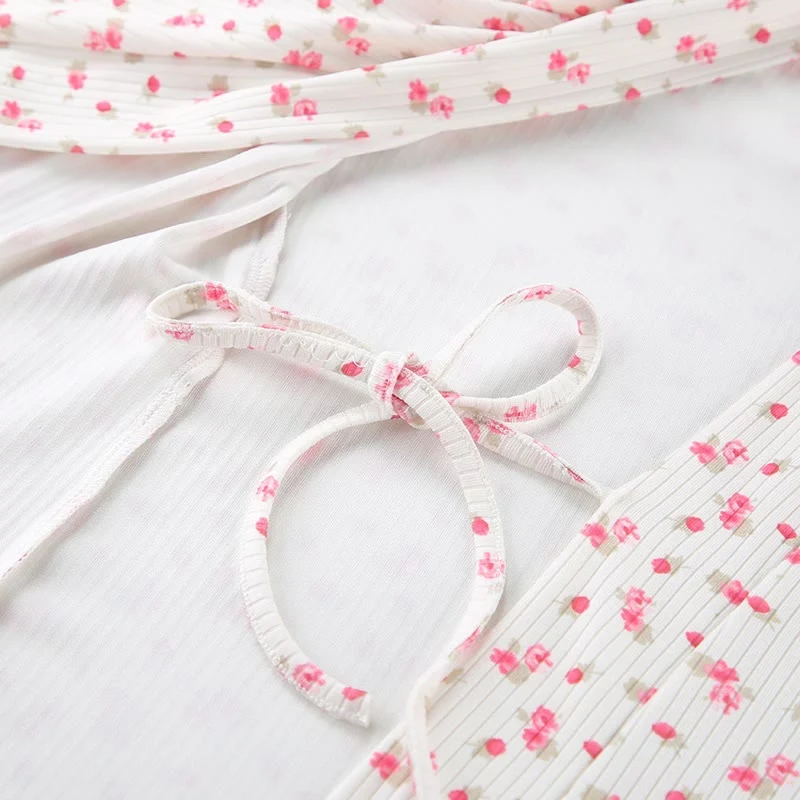 Pyjama-Bademantel aus Strick mit Blumenmuster und Rüschen