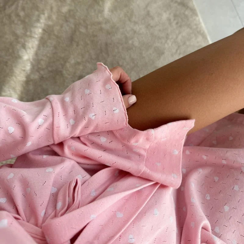 Pyjama-Bademantel mit Herzchenmuster und Rüschen