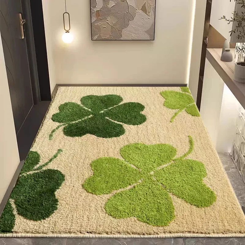 Frischer vierblättriger Klee-Teppich