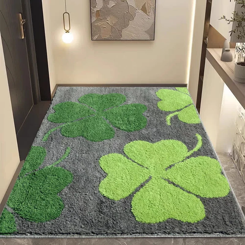 Frischer vierblättriger Klee-Teppich