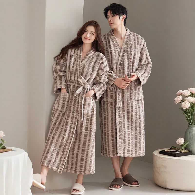 Unisex Luxus-Bademantel aus Plüsch mit Linienmuster