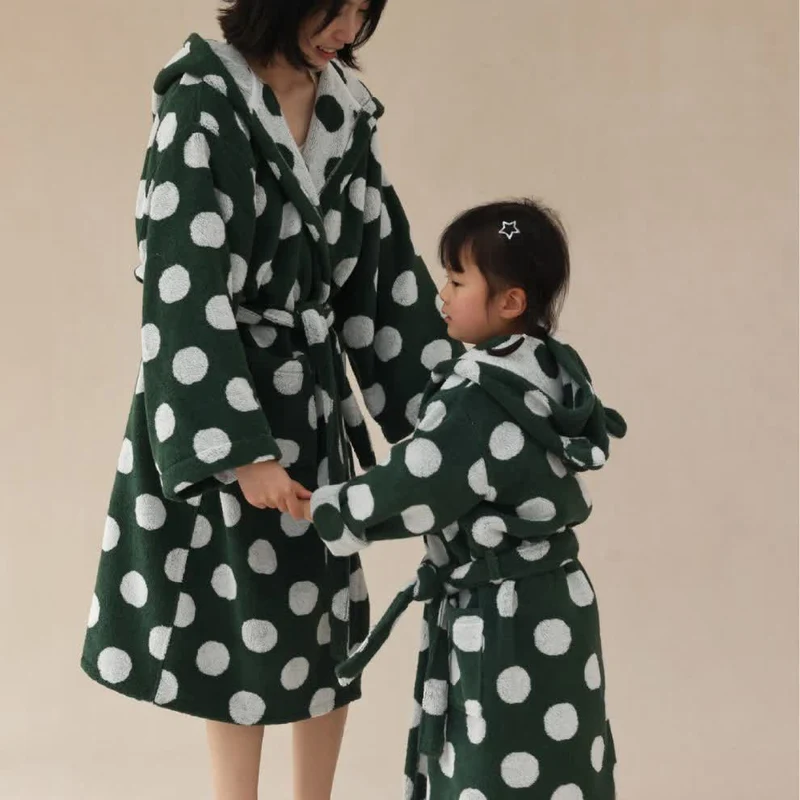 Passender Familienbademantel aus Baumwolle mit Kapuze und Polka-Dots