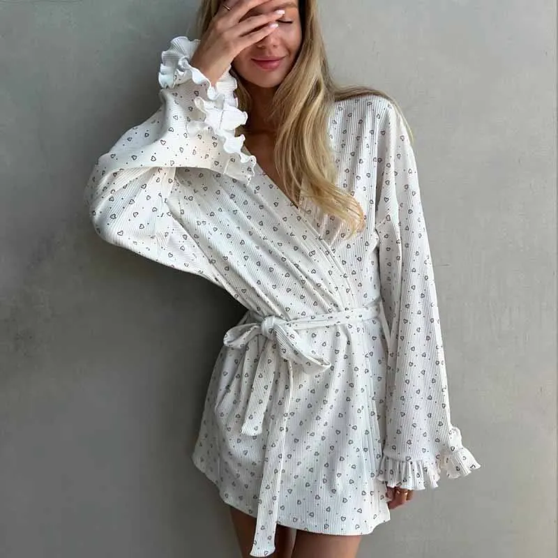 Kurzer Kimono-Bademantel mit Herzmuster, langen Ärmeln