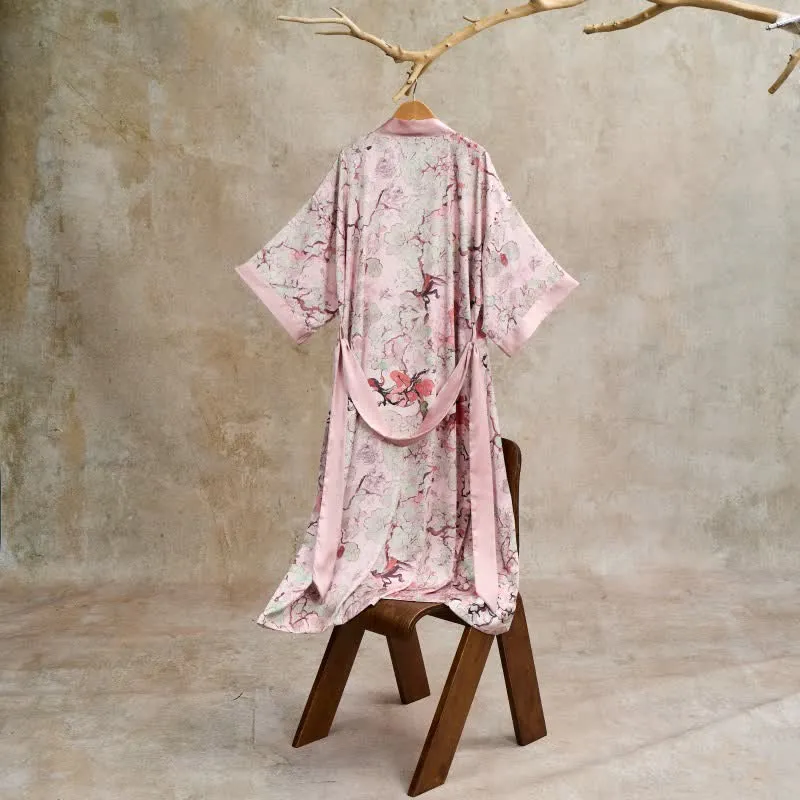 Orientalischer rosa Bademantel im Kimono-Stil mit Blumenmuster