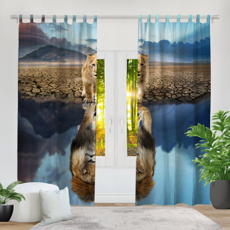 Fotovorhang "Löwenjunge Spiegelbild Löwenpapa"