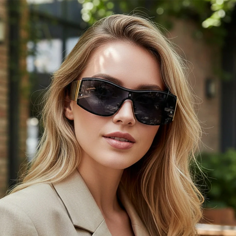 Dame moteriktig solbrille med markant ramme og høy UV-beskyttelse Luvikno