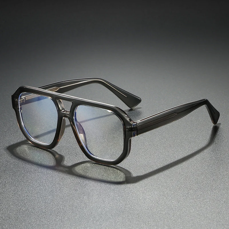 Dame solbrille i moderne urban design med bred kant Luvikno
