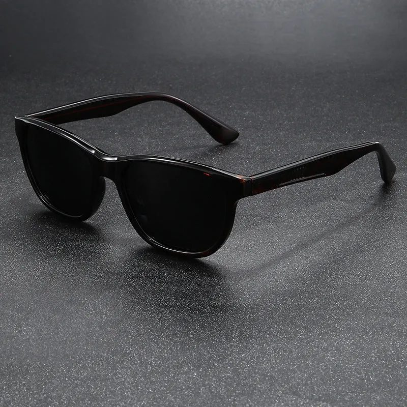 Dame solbrille i moderne retro-design med høykvalitets UV-beskyttelse Luvikno