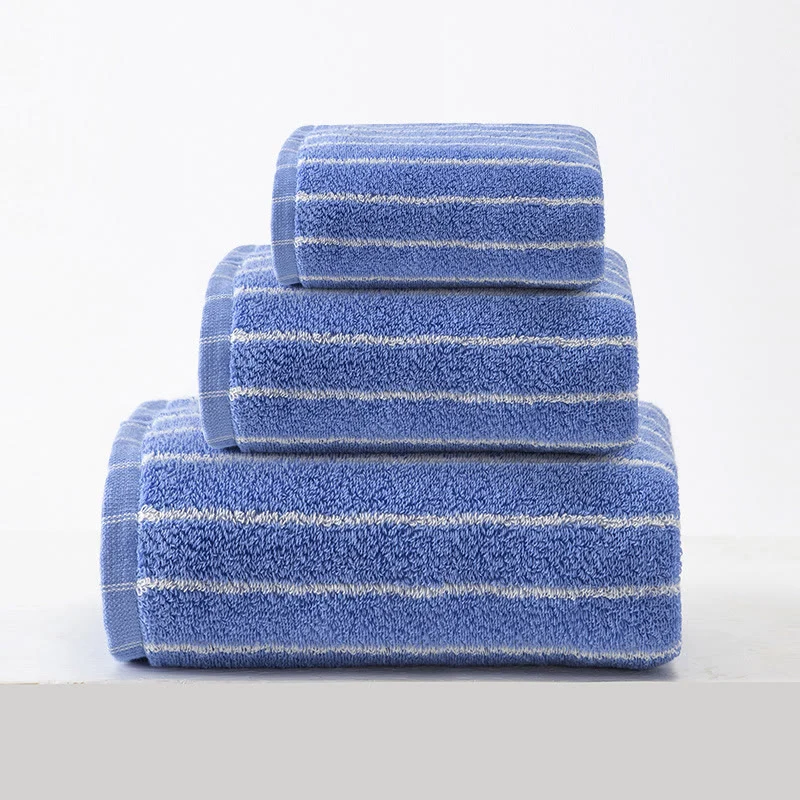 Set aus weichen Badetüchern aus reiner Baumwolle