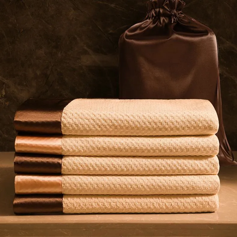 Badetuchset aus Satin mit Waffelmuster (2er-Pack)