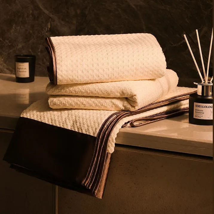 Badetuchset aus Satin mit Waffelmuster (2er-Pack)