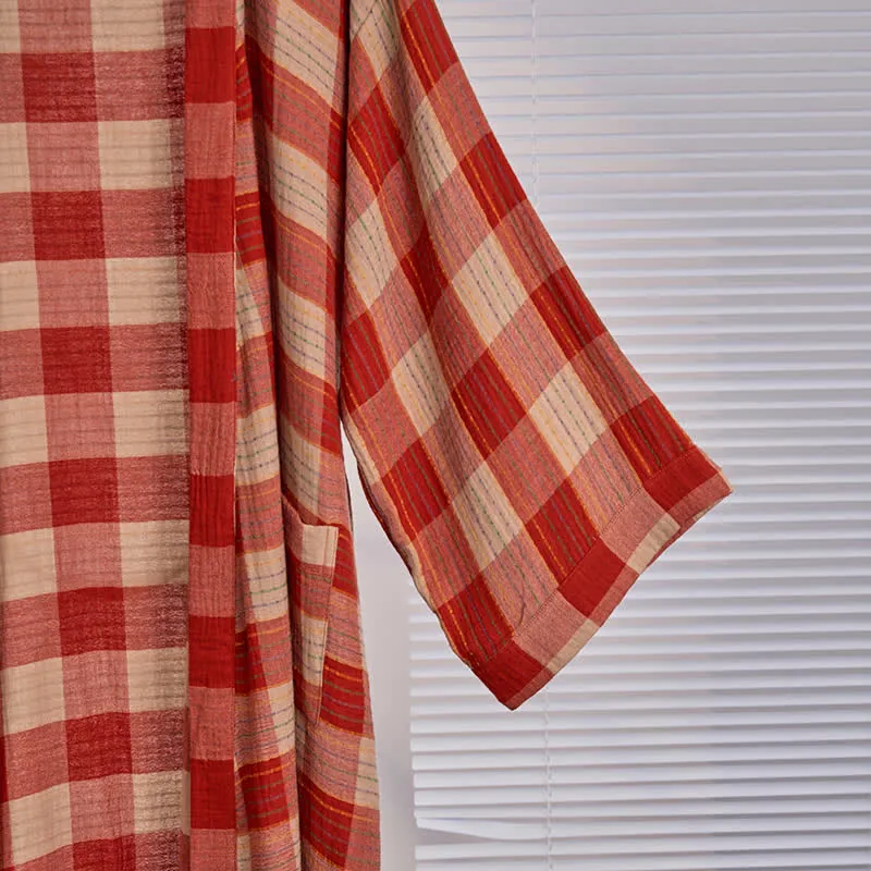 Klassischer karierter Kimono-Bademantel aus Baumwollgaze