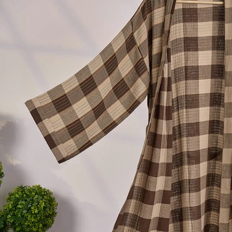 Klassischer karierter Kimono-Bademantel aus Baumwollgaze