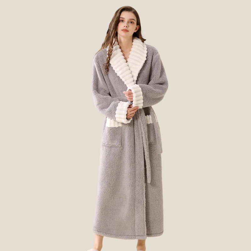 Langer Plüsch-Fleece-Bademantel mit Taschen