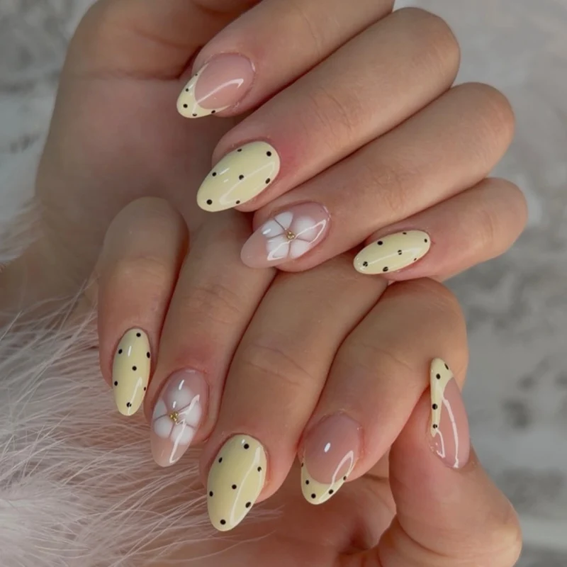 Elegant Floral Press-On Nail Design Stornfield