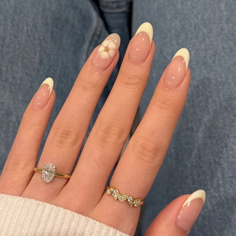 Elegant Floral Nail Art Press-On Nails Stornfield