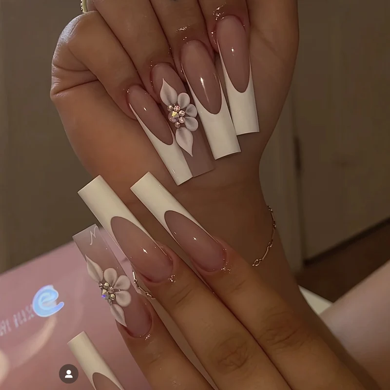 Elegant Floral Design Press-On Nail Set Stornfield