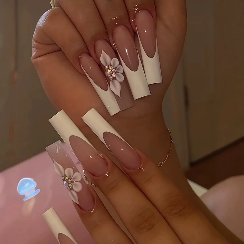 Elegant Floral Design Press-On Nail Set Stornfield