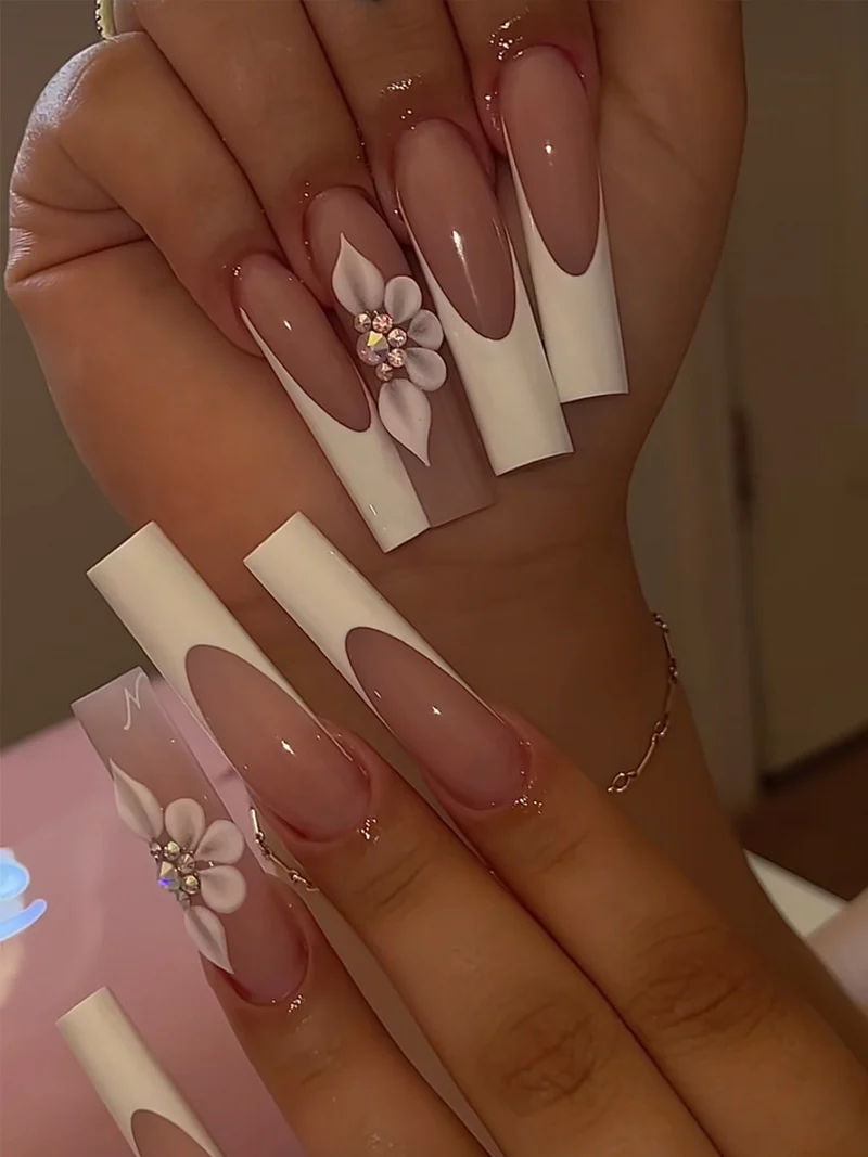 Elegant Floral Design Press-On Nail Set Stornfield