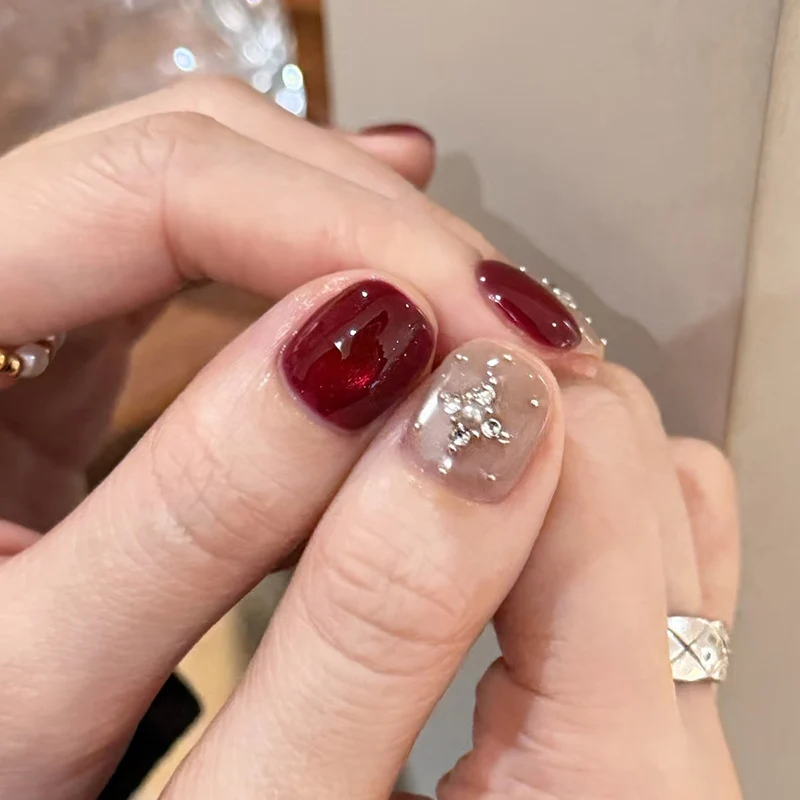 Elegant Decorative Nail Art Set with Jewel Accents Stornfield