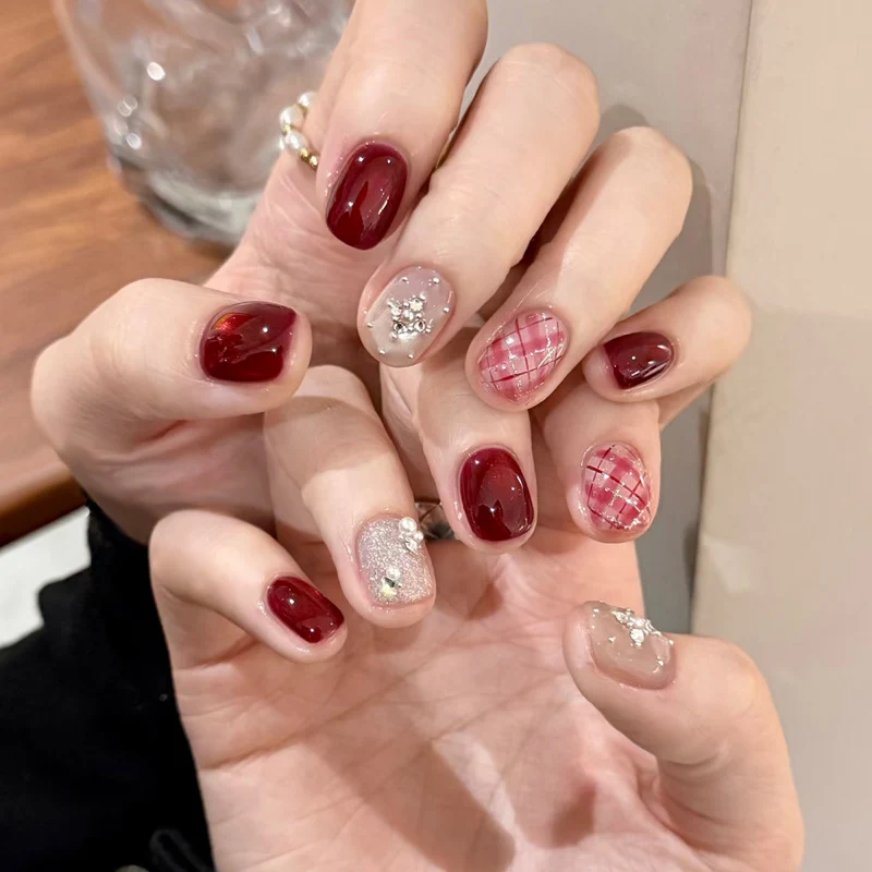 Elegant Decorative Nail Art Set with Jewel Accents Stornfield
