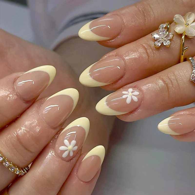 Elegant Almond-Shaped Nail Art Stornfield