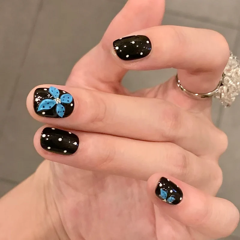 Artistic Hand-Painted Floral Press-On Nails Stornfield