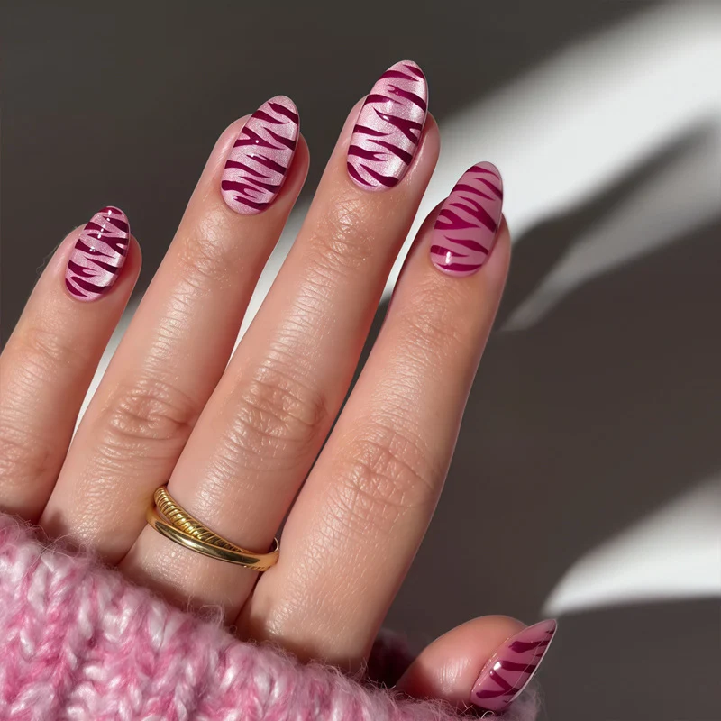 Artistic Press-On Nail Set with Stylish Zebra Patterns Stornfield
