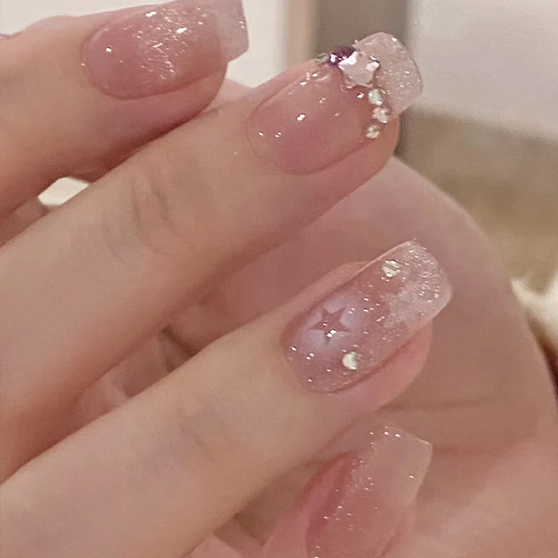 Artistic Press-On Nail Set with Glittery Star Accents Stornfield