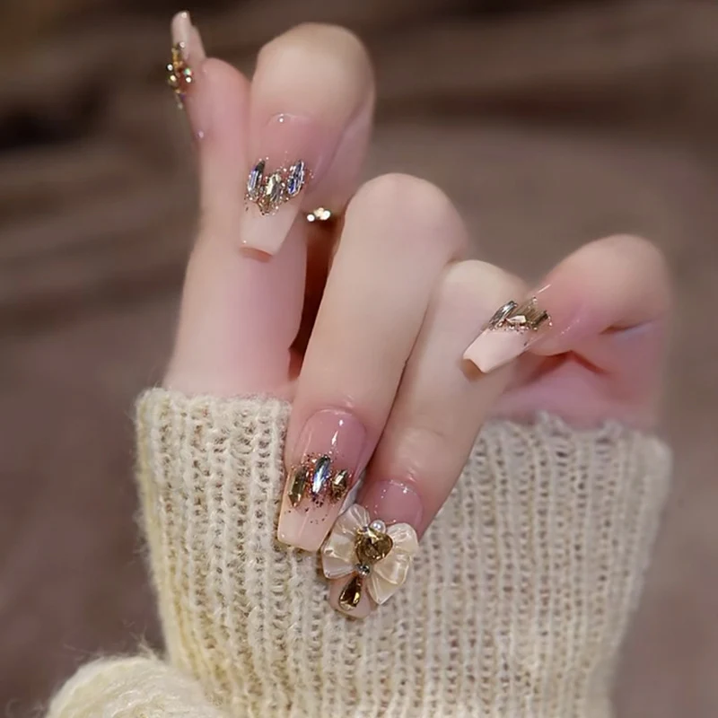 Artistic Press-On Nail Set with Glittery Star Accents Stornfield