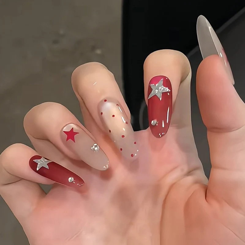 Artistic Press-On Nail Set with Glamorous Star Accents Stornfield